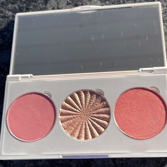 OFRA MIDI Palette Sitting Pretty blushes in peach & soft pink + peach glow - Picture 4 of 5